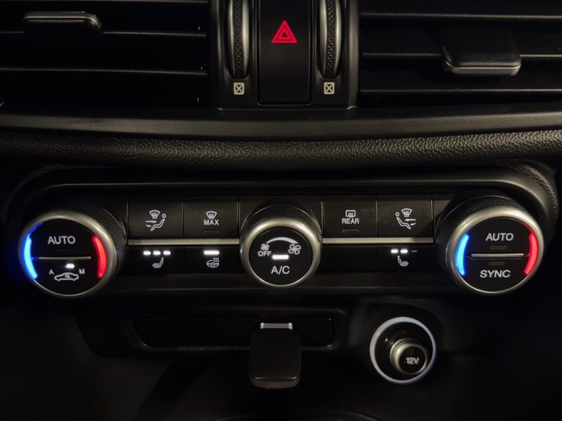 ALFA ROMEO GIULIA 2.0 200 Cv - APPLE & ANDROID / TOIT OUVRANT - GARANTIE 12 MOIS NATIONALE