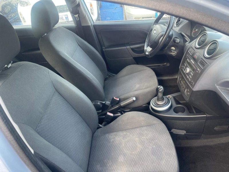 FORD FIESTA 5 1.4I 16V 80 CH