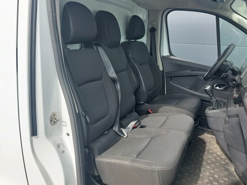 RENAULT TRAFIC III CAMIONNETTE 2.0 DCI 130  06/2023 PRIX TTC : 22990 € PRIX HT : 19158 € :