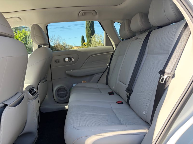 LEAPMOTOR B10 /CAMERA 360/CARPLAY/TOIT PANO