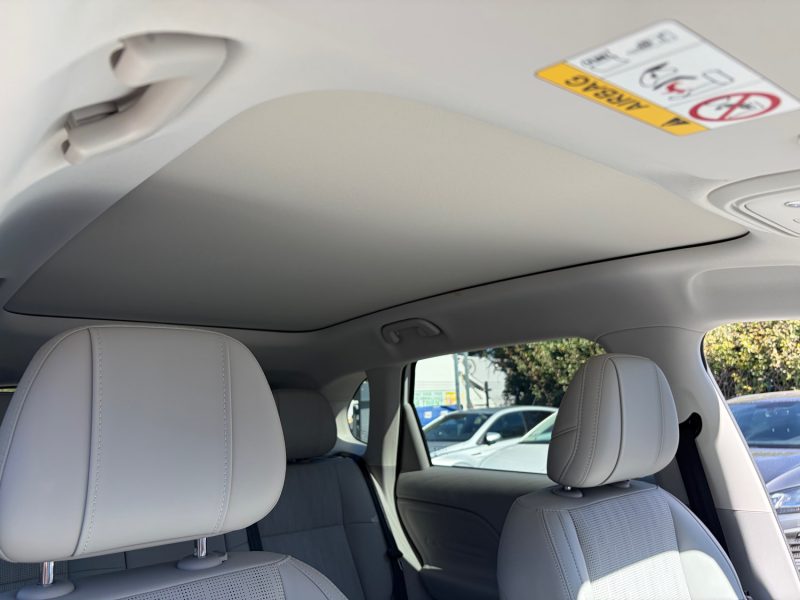 LEAPMOTOR B10 /CAMERA 360/CARPLAY/TOIT PANO