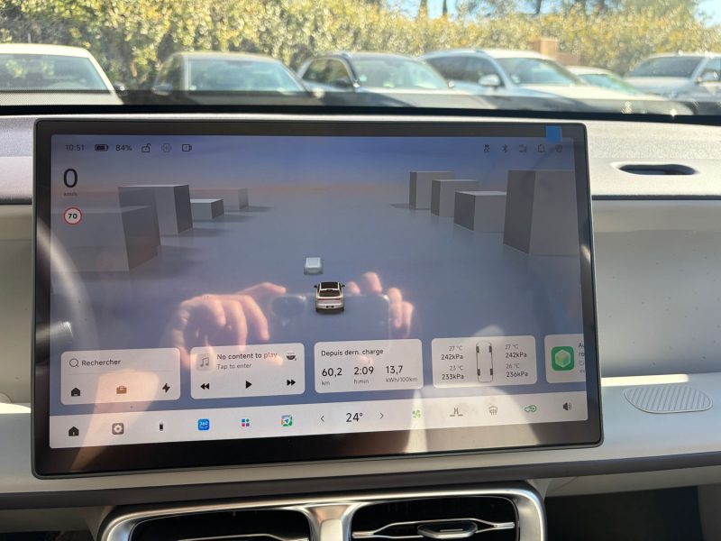 LEAPMOTOR B10 /CAMERA 360/CARPLAY/TOIT PANO