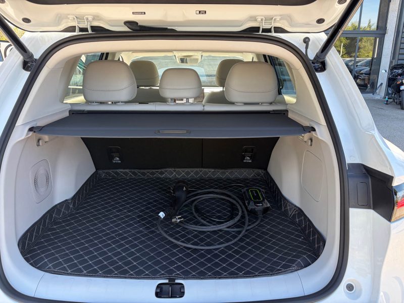 LEAPMOTOR B10 /CAMERA 360/CARPLAY/TOIT PANO