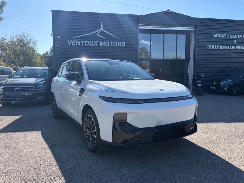 LEAPMOTOR B10 /CAMERA 360/CARPLAY/TOIT PANO