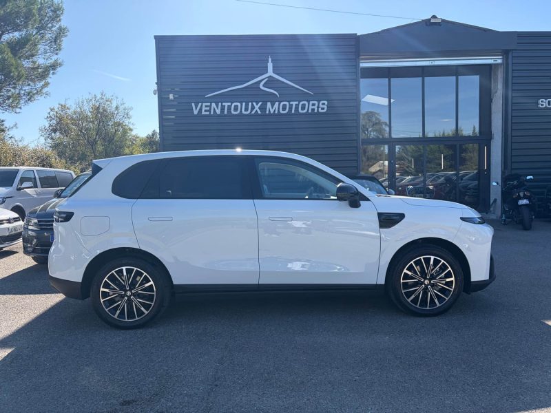 LEAPMOTOR B10 /CAMERA 360/CARPLAY/TOIT PANO