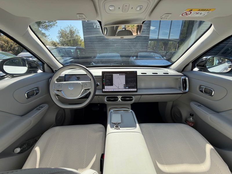 LEAPMOTOR B10 /CAMERA 360/CARPLAY/TOIT PANO