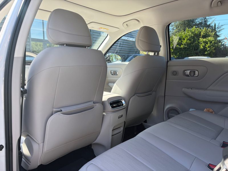 LEAPMOTOR B10 /CAMERA 360/CARPLAY/TOIT PANO