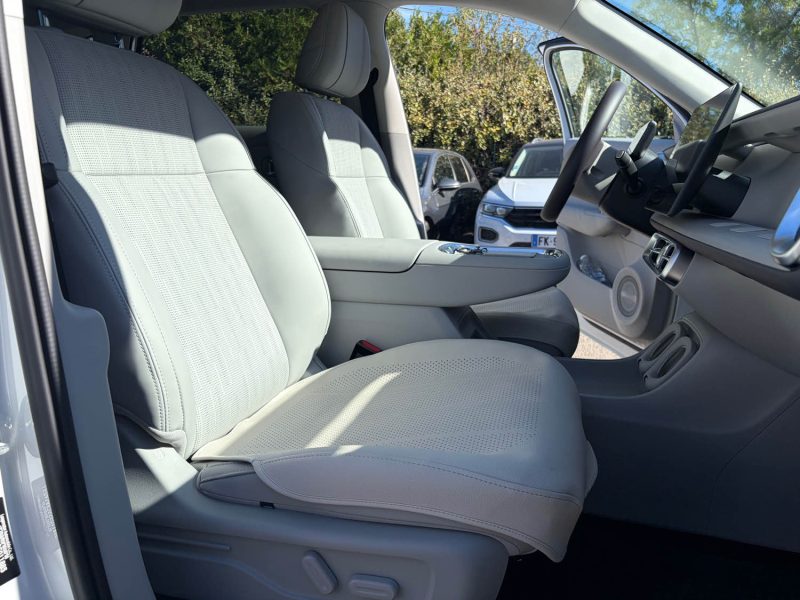 LEAPMOTOR B10 /CAMERA 360/CARPLAY/TOIT PANO
