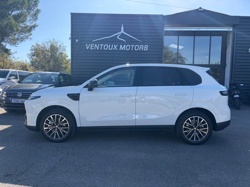 LEAPMOTOR B10 /CAMERA 360/CARPLAY/TOIT PANO