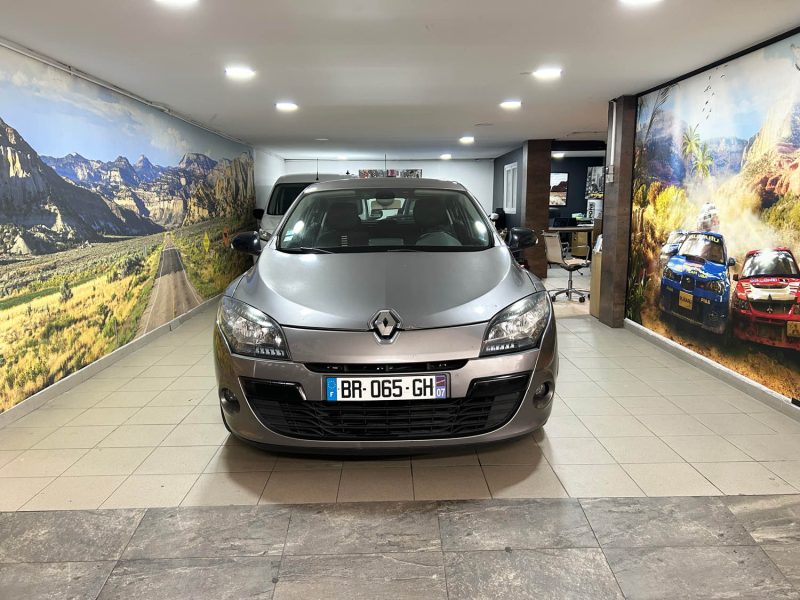 RENAULT MEGANE III 5 PORTES 1.5 DCI BVA 2011