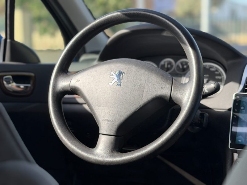 PEUGEOT 307 1.6 110 CV  Boite Auto / CARPLAY / Toit Ouvrant / Paiement 4X ou 10X Possible