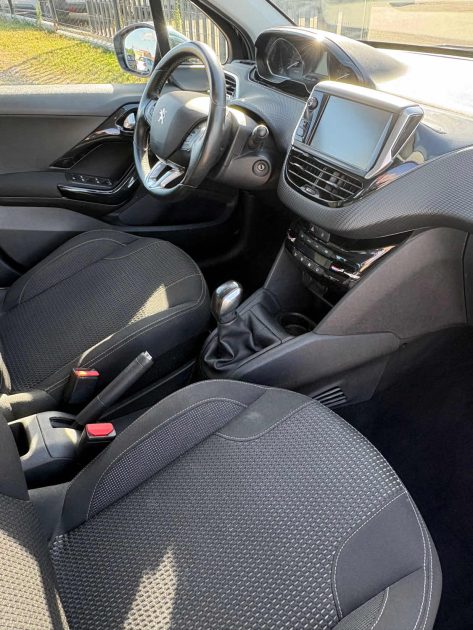 PEUGEOT 208 1.2 VTI 82CH S&S ALLURE 