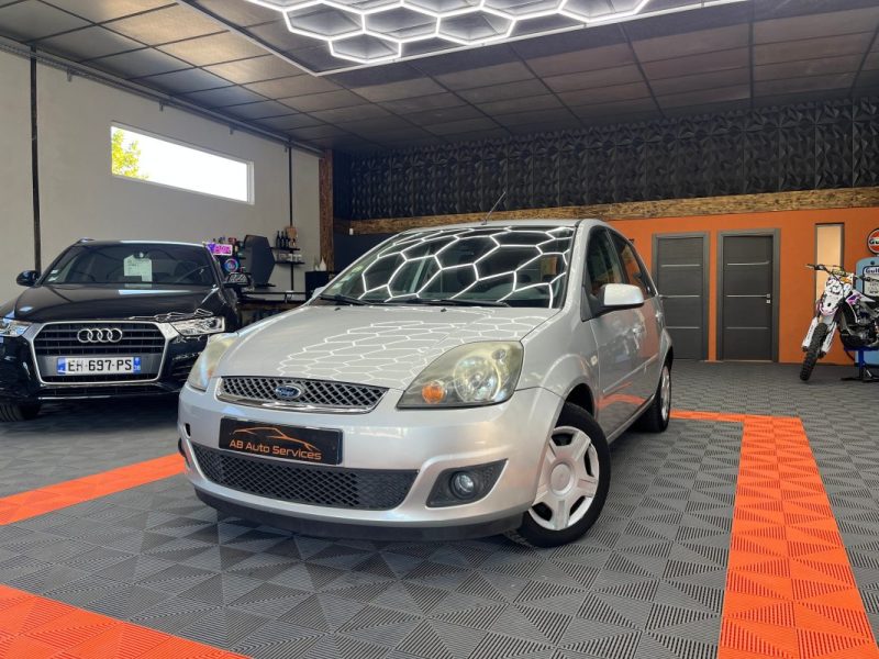 FORD FIESTA V 1.6I 16V GHIA CLIM / FEUX / ESSUIE GLASSES AUTO  2007