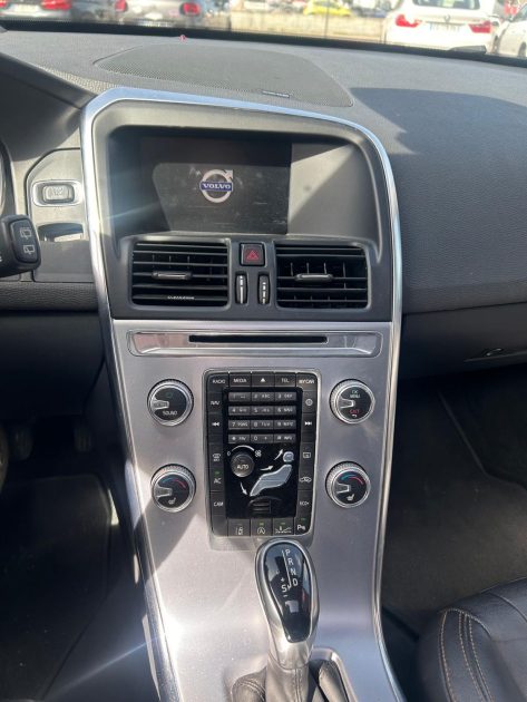 VOLVO XC60 I SUV 2.0 D3 summum 150CH BA 2017