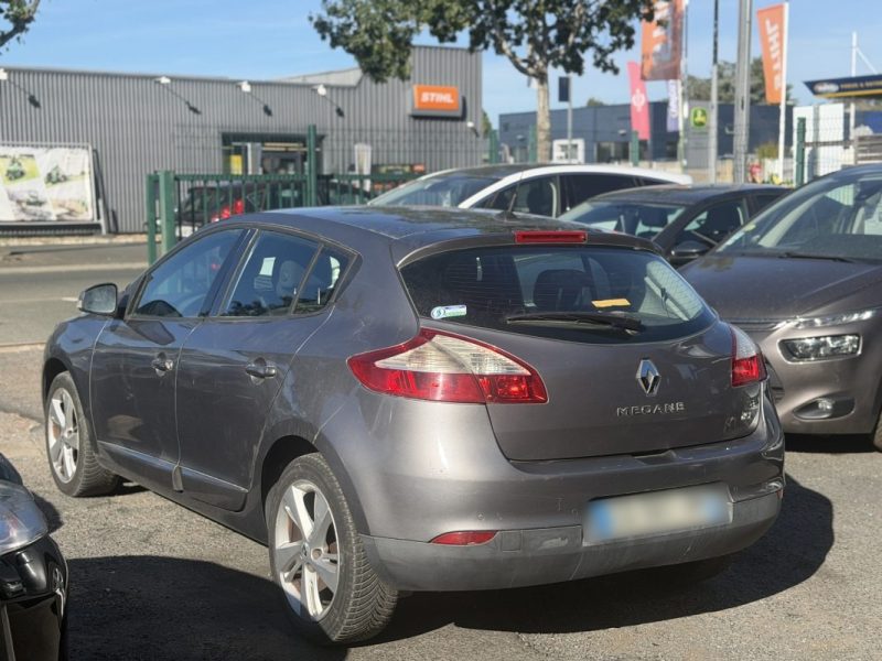 RENAULT MEGANE 3 1.5 DCI 110 cv - DYNAMIQUE - BOITE AUTOMATIQUE 2013