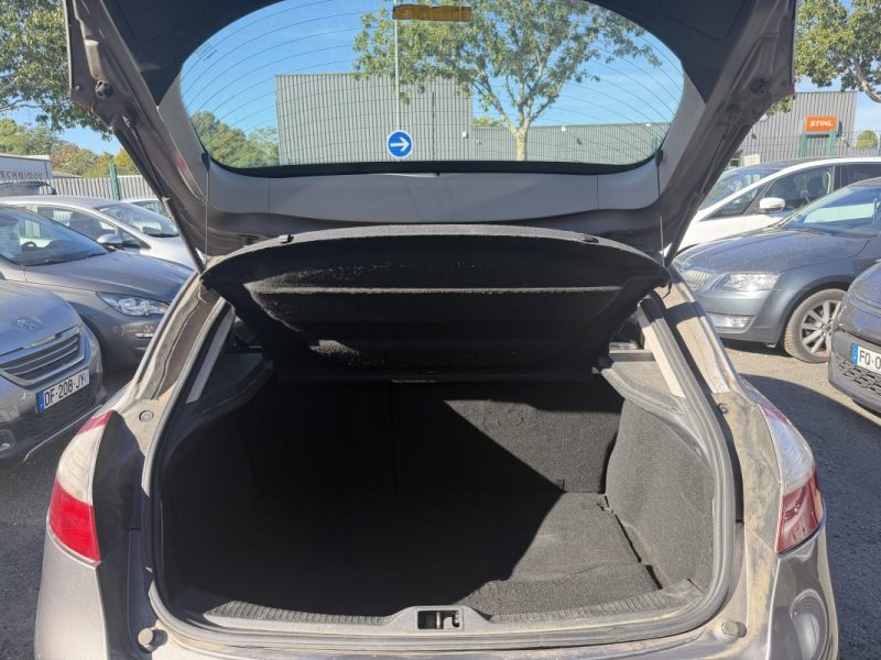 RENAULT MEGANE 3 1.5 DCI 110 cv - DYNAMIQUE - BOITE AUTOMATIQUE 2013