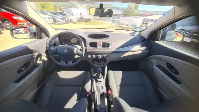 RENAULT Megane - 1.6 Attraction 100ch essence