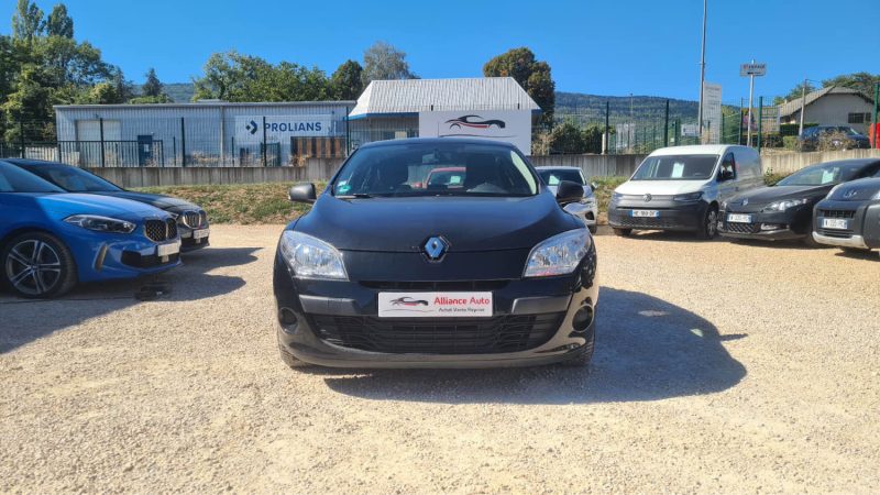 RENAULT Megane - 1.6 Attraction 100ch essence