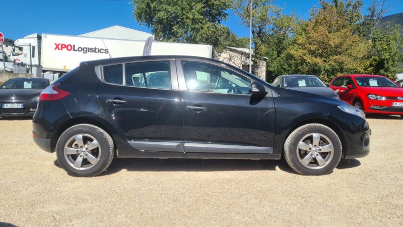 RENAULT Megane - 1.6 Attraction 100ch essence