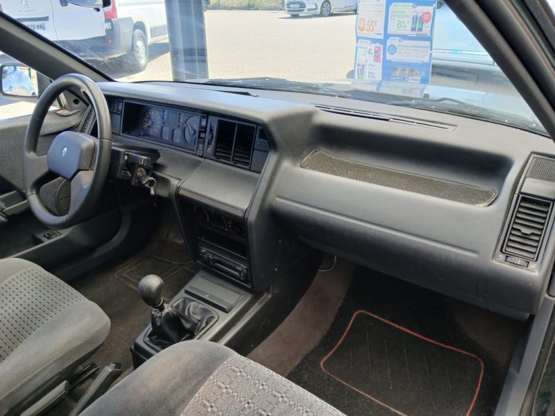 RENAULT R21 NEVADA 2.1D  RN 70 CV   1995