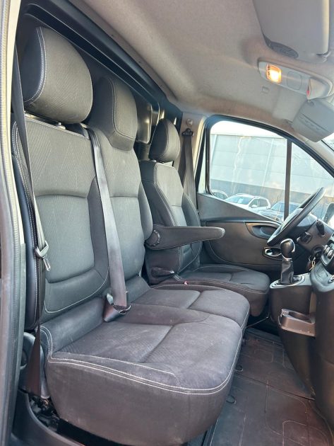 RENAULT TRAFIC III  2.0 DCI 145 EDC  2021 Grtie 12 mois Suivie complet Renault vidange boite fais