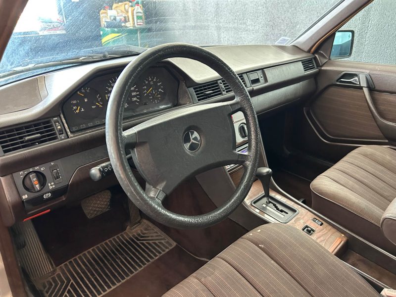 MERCEDES E250 W124 