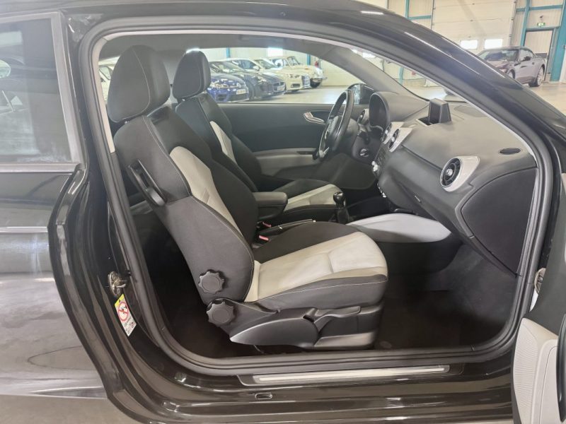 AUDI A1 1.6 TDI 105ch Ambition BVM 3 Portes