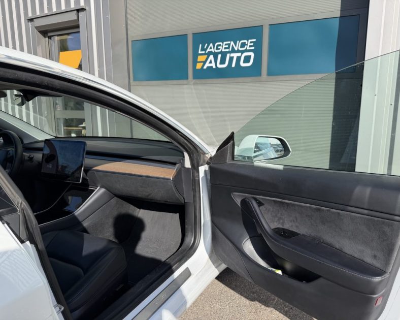 TESLA MODEL 3 - 2emes Mains - SoH 83% - Blanche / Noir