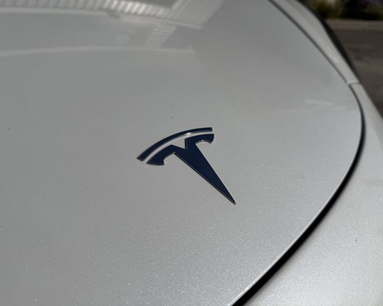 TESLA MODEL 3 - 2emes Mains - SoH 83% - Blanche / Noir
