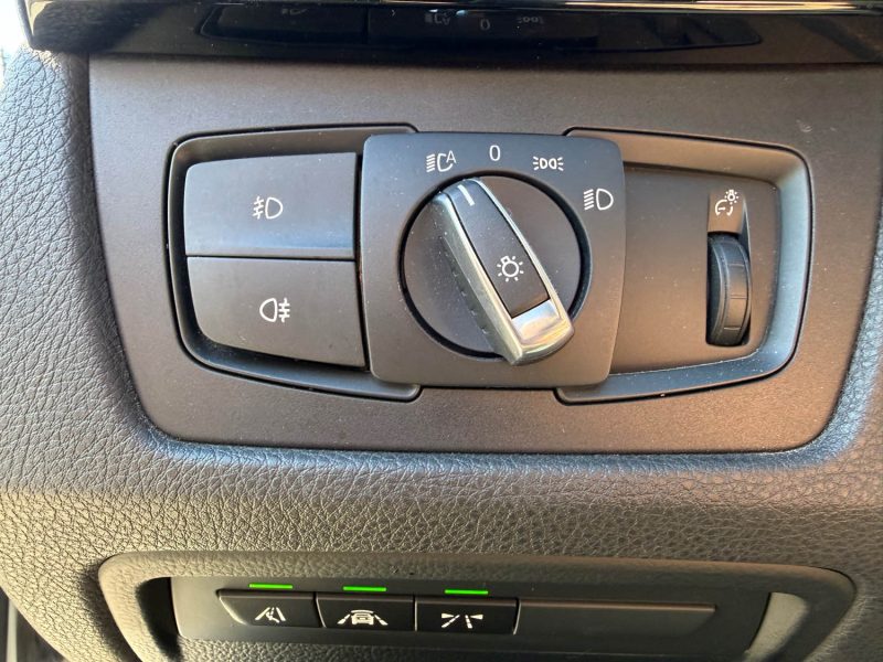 BMW SERIE 320d M SPORT X DRIVE / Toit Ouvrant / Attelage / Suivi BMW
