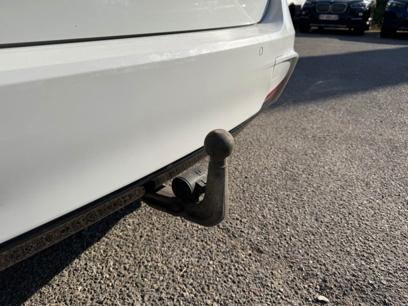 BMW SERIE 320d M SPORT X DRIVE / Toit Ouvrant / Attelage / Suivi BMW