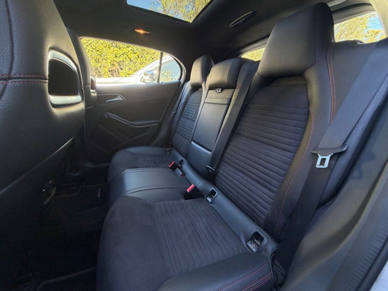 MERCEDES GLA 200 CDI / Toit Ouvrant / Sièges Chauffants / Coffre Electrique