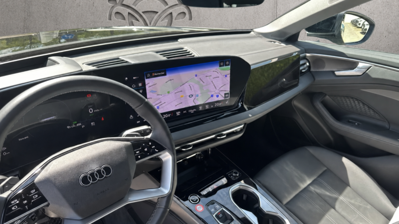 AUDI  A6 AVANT 204 CH TECH+ 2025