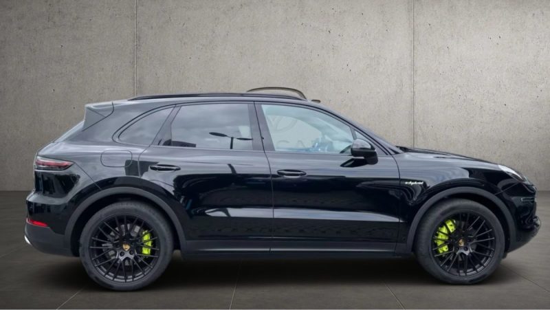 PORSCHE CAYENNE  E-HYBRID 2021 PREMIERE MAiN