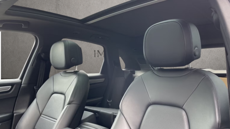 PORSCHE CAYENNE  E-HYBRID 2021 PREMIERE MAiN