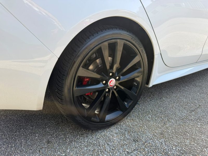 Jaguar XE 2.0 D 180Ch BVA R-Sport