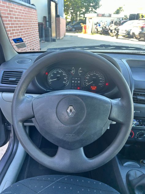RENAULT CLIO II 1.5 DCI 65 AUTHENTIQUE 2002