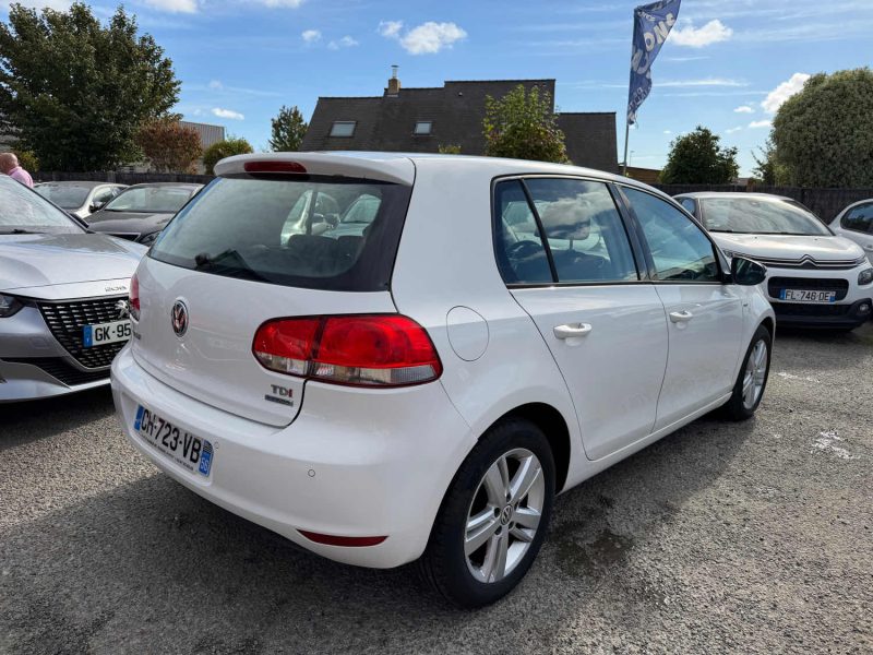 VOLKSWAGEN GOLF  