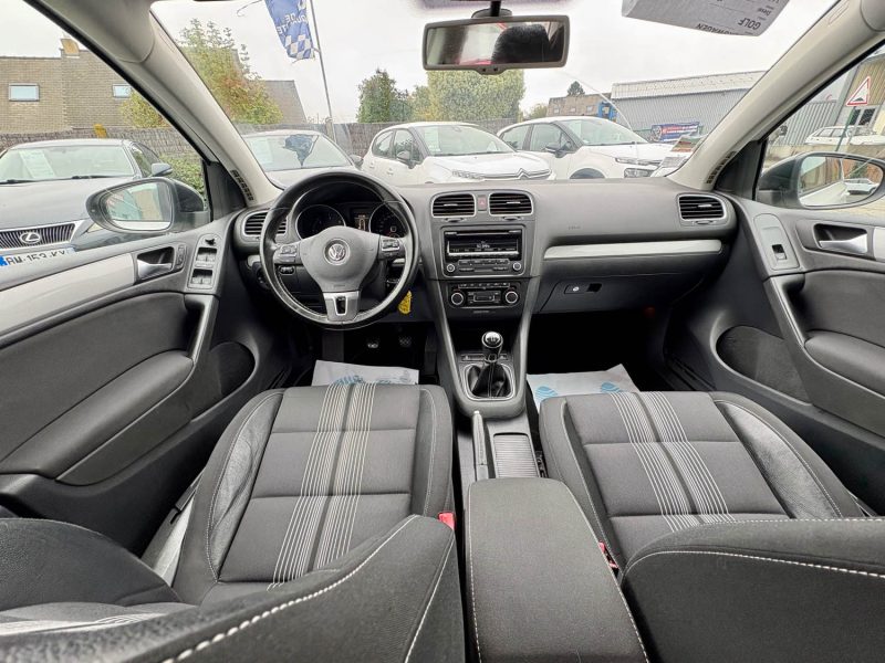VOLKSWAGEN GOLF  
