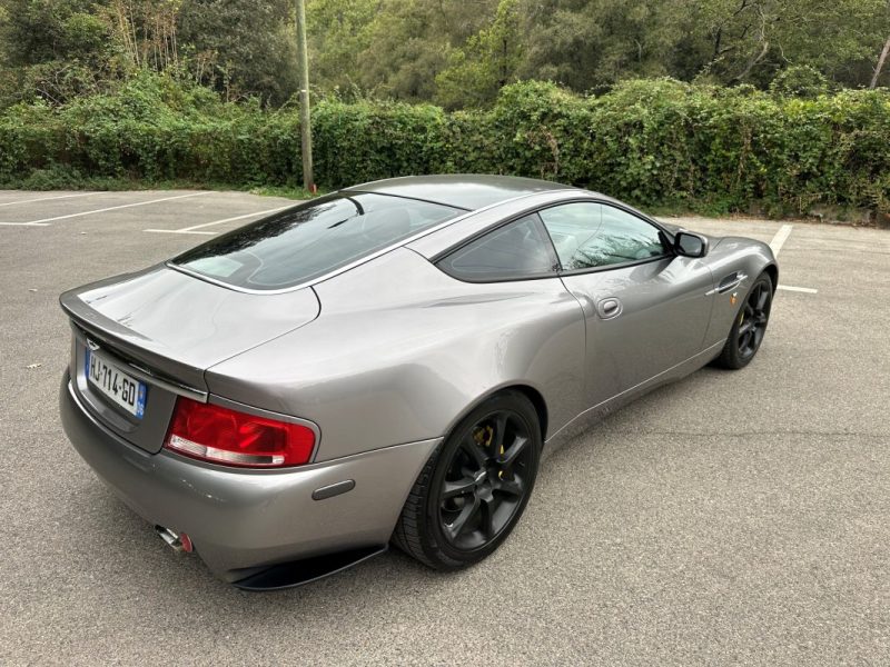 ASTON MARTIN VANQUISH COUPE 2004