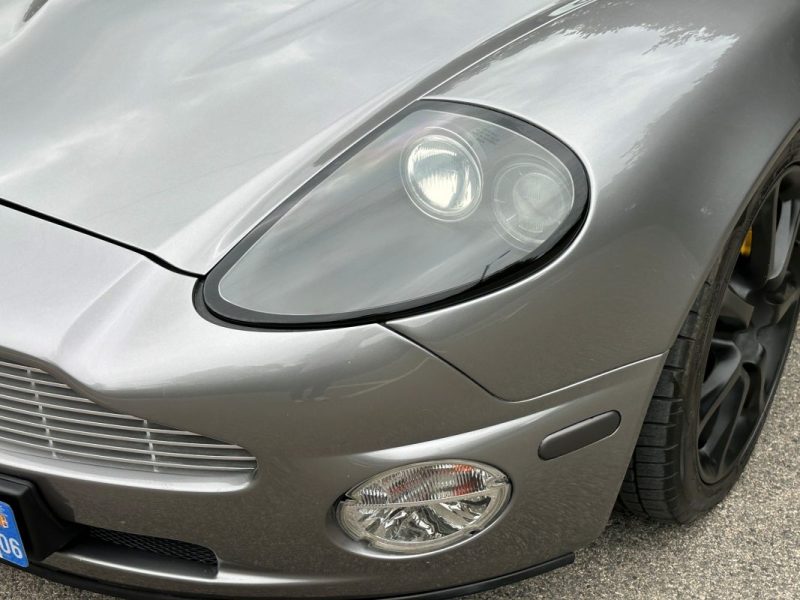 ASTON MARTIN VANQUISH COUPE 2004