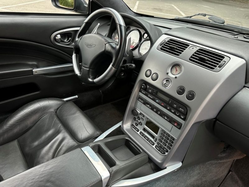 ASTON MARTIN VANQUISH COUPE 2004