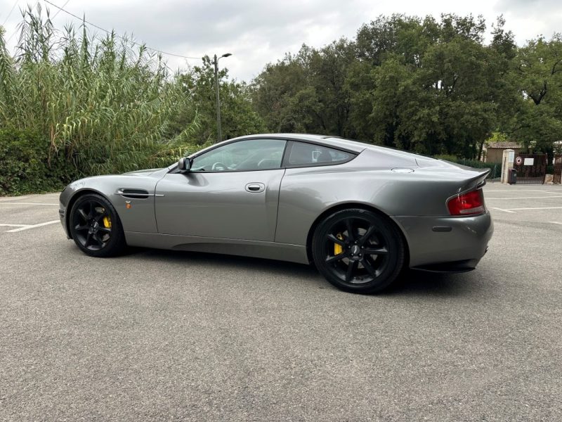ASTON MARTIN VANQUISH COUPE 2004