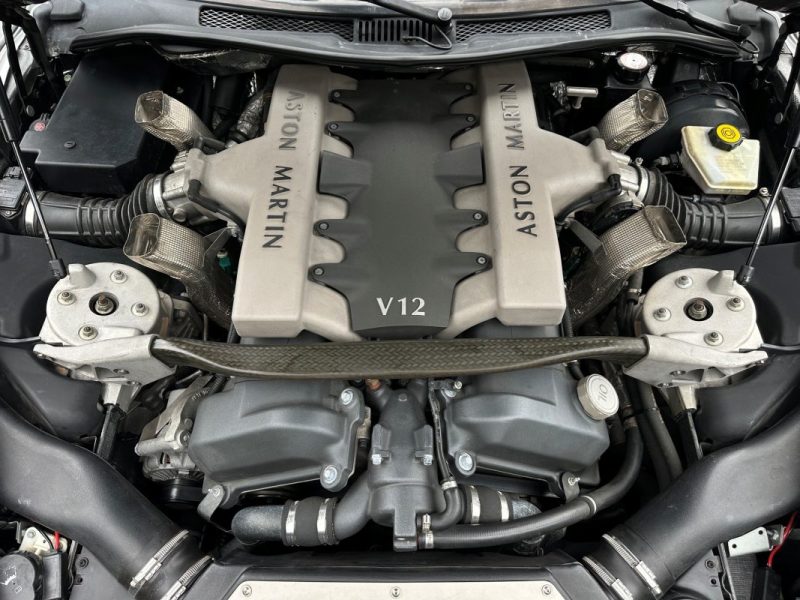 ASTON MARTIN VANQUISH COUPE 2004