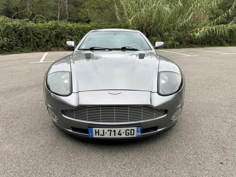 ASTON MARTIN VANQUISH COUPE 2004
