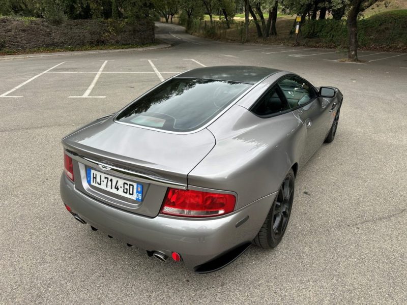 ASTON MARTIN VANQUISH COUPE 2004