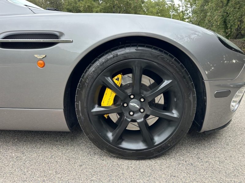 ASTON MARTIN VANQUISH COUPE 2004