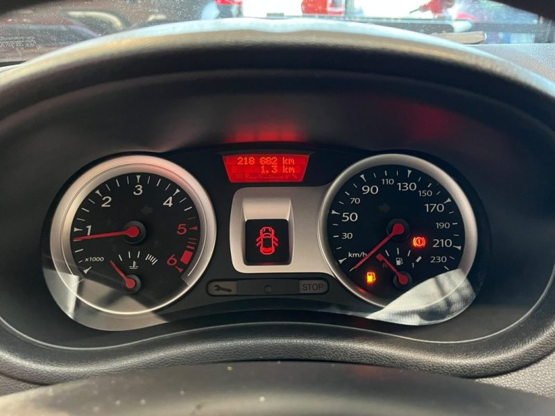 🔹Renault Clio 3 1.5 DCI 75Ch 5 portes Authentique -* 🧊 Climatisation  * 📻 Autoradio 