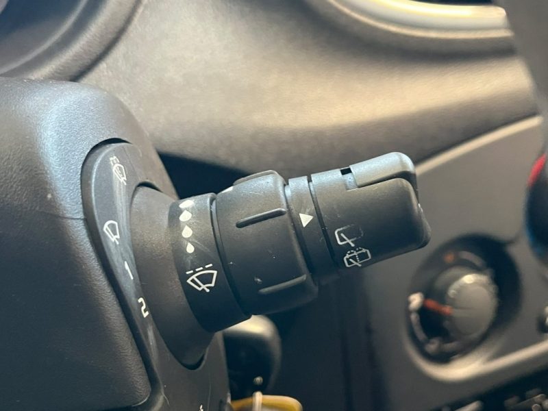🔹Renault Clio 3 1.5 DCI 75Ch 5 portes Authentique -* 🧊 Climatisation  * 📻 Autoradio 