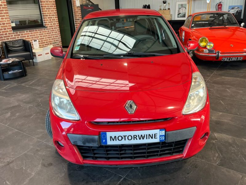 🔹Renault Clio 3 1.5 DCI 75Ch 5 portes Authentique -* 🧊 Climatisation  * 📻 Autoradio 